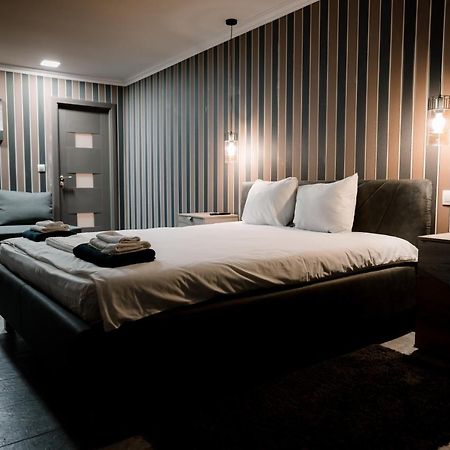 Mavie Apartment Boutique Bukares Bagian luar foto