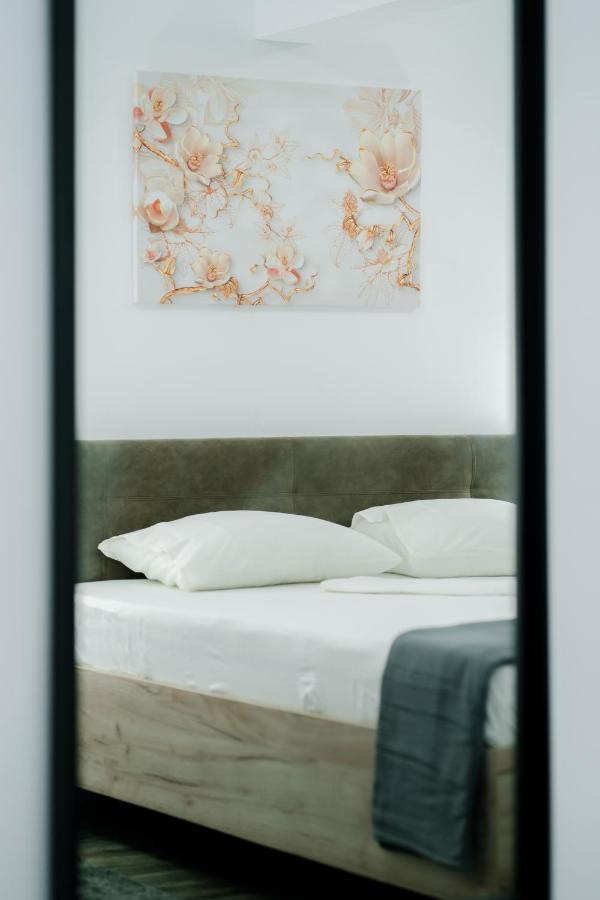Mavie Apartment Boutique Bukares Bagian luar foto