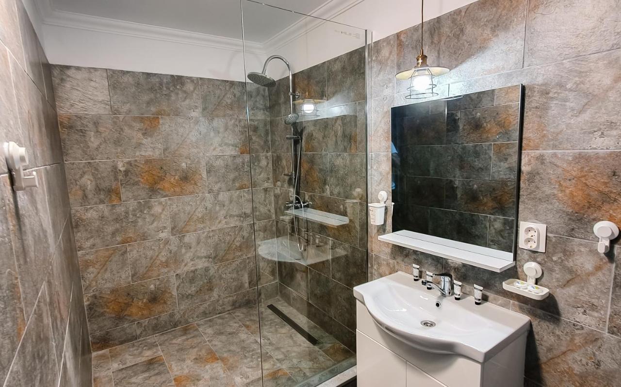 Mavie Apartment Boutique Bukares Bagian luar foto